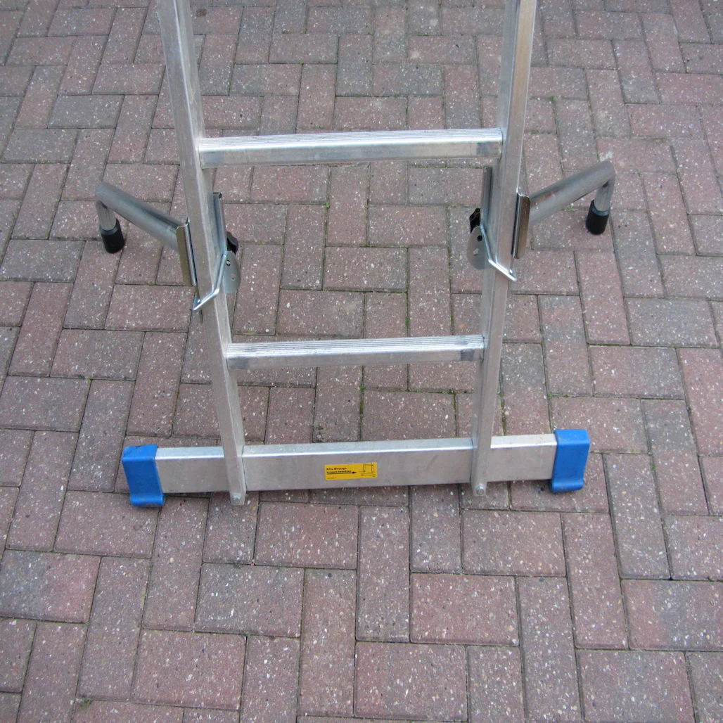 Ladder Safety Legs with Anti-Slip Feet | Ladder Stabiliser - Image 4