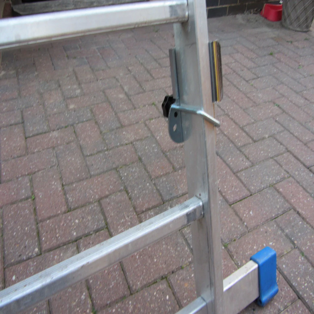 Ladder Safety Legs with Anti-Slip Feet | Ladder Stabiliser - Image 5