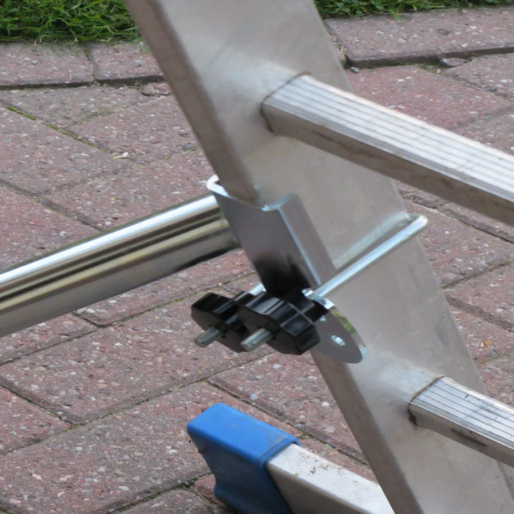 Ladder Safety Legs with Anti-Slip Feet | Ladder Stabiliser - Image 7