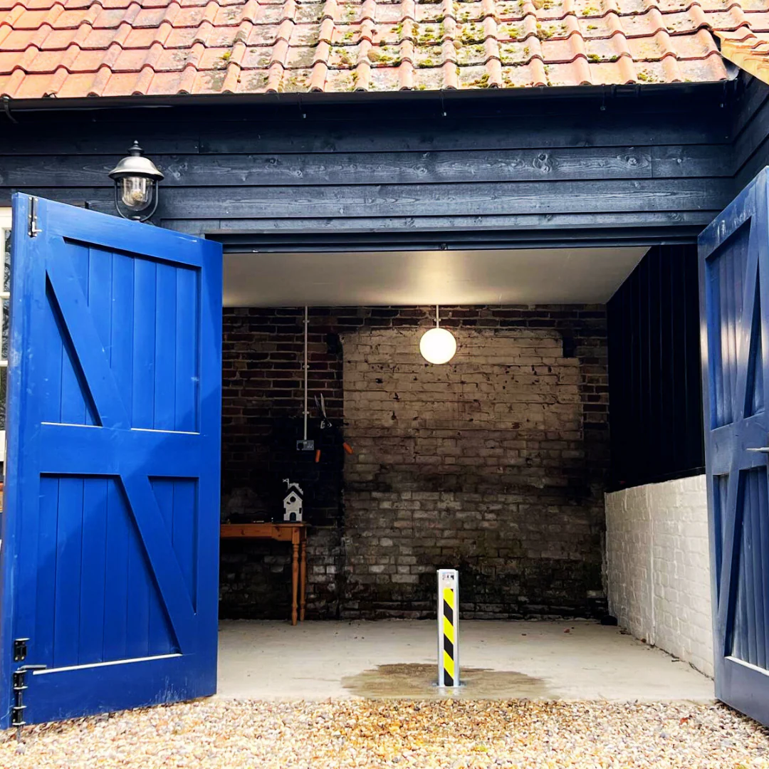 Ramco 100 Heavy-Duty Telescopic Driveway Security Bollard Installed - Image 16