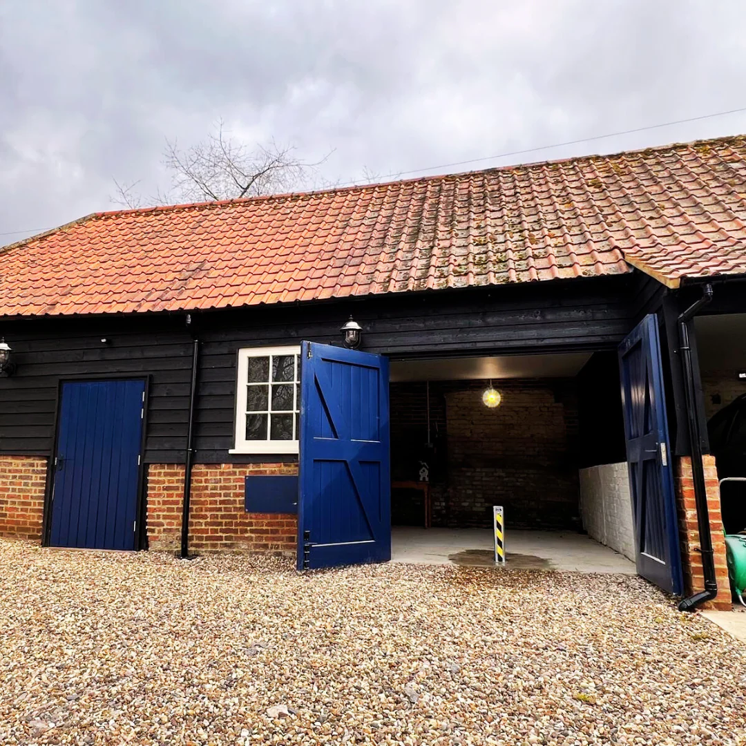 Ramco 100 Heavy-Duty Telescopic Driveway Security Bollard Installed - Image 19