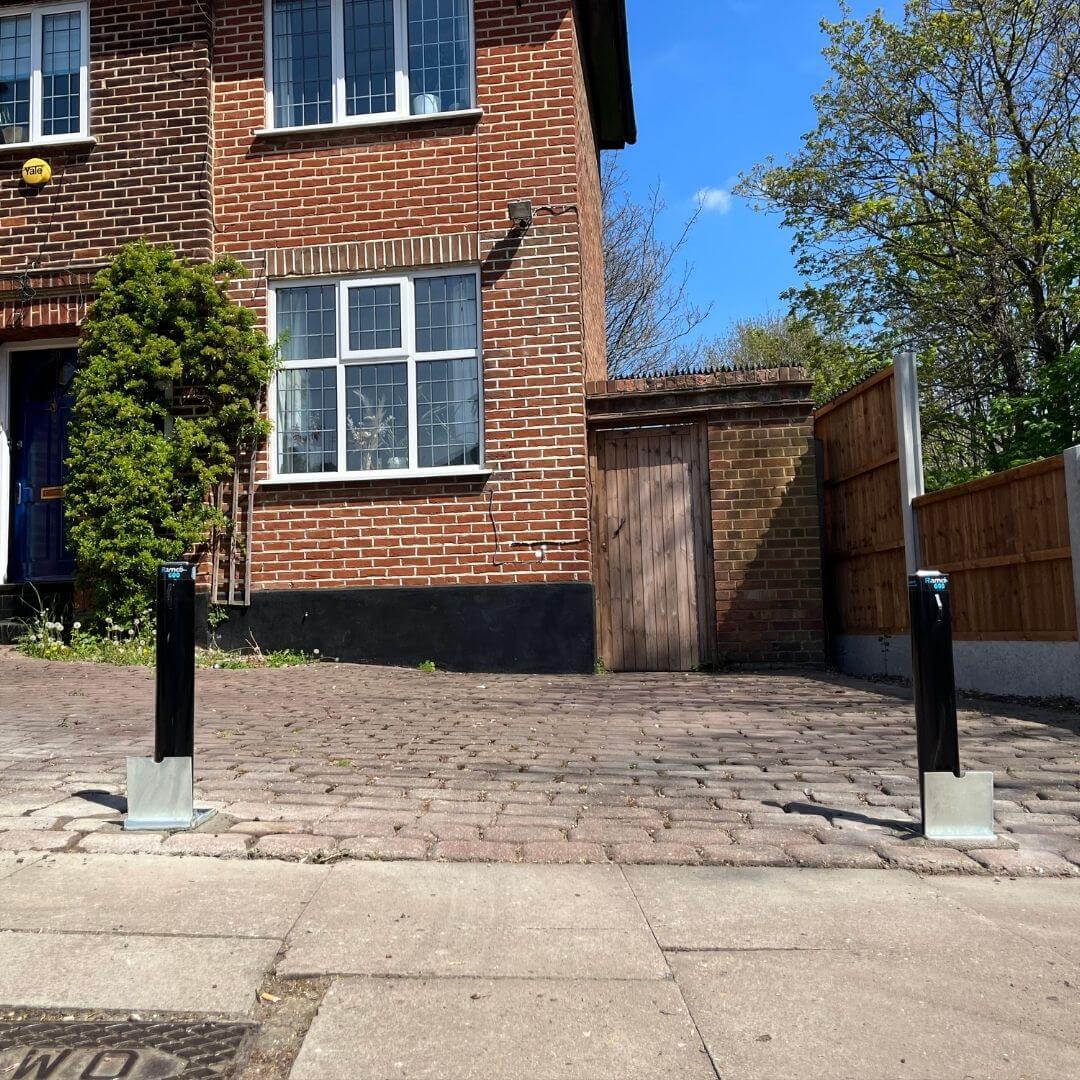 Ramco 600 Black Telescopic Driveway Security Bollard - Image 12