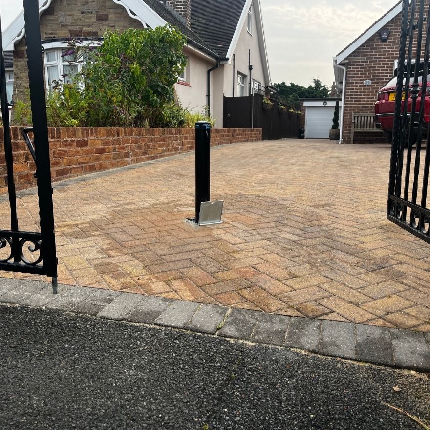 Ramco 600 Black Telescopic Driveway Security Bollard - Image 19