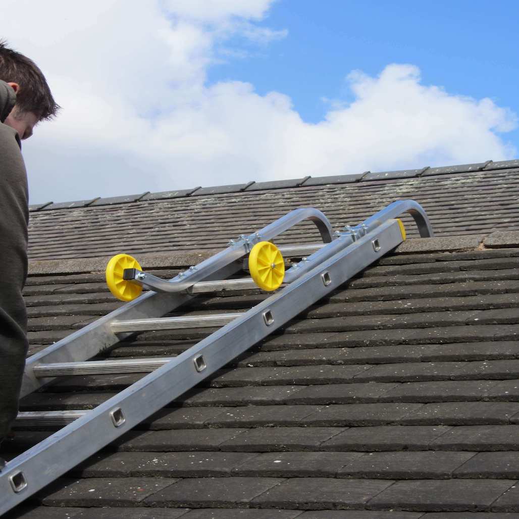 Roof Hook Light Weight Aluminium Ladder Extension Fits Most Ladders - Image 3